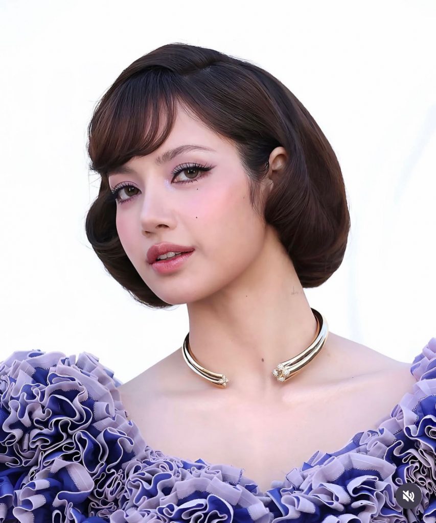 Diện đồ đôi với Lisa tại show Louis Vuitton với vòng kiềng缩略图