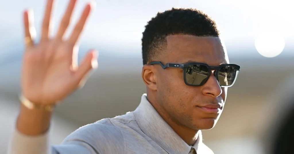 Mbappe gần như bị xóa sổ tại Trung Quốc缩略图 Mbappe gần như bị xóa sổ tại Trung Quốc缩略图