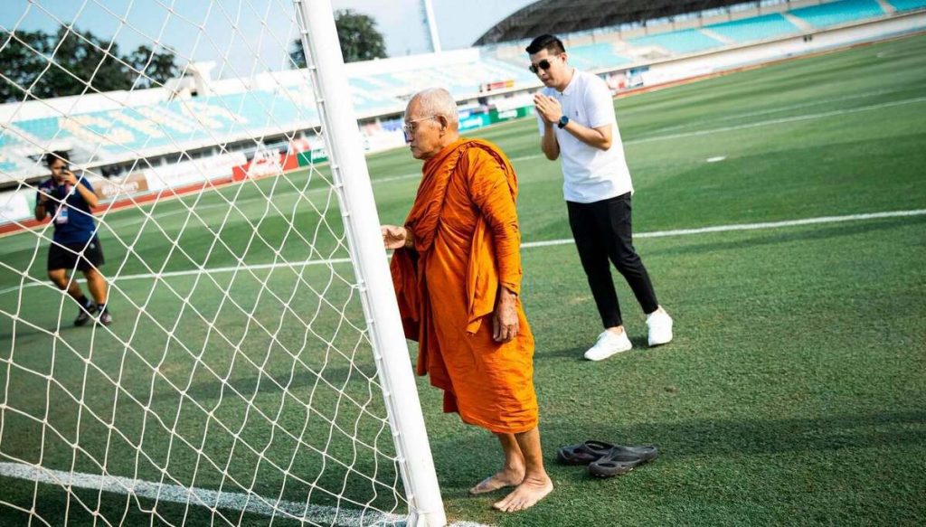 Mời cao tăng &amp;apos;làm phép&amp;apos;, đội bóng của HLV Park Hang Seo thoát hiểm ngoạn mục缩略图