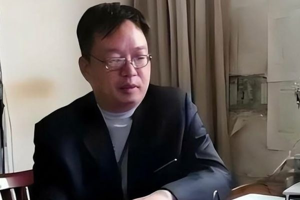 Nam sinh 17 tuổi là thủ khoa khối Tự nhiên ĐH danh giá, về quê làm bảo vệ, chưa bao giờ tham gia họp lớp缩略图