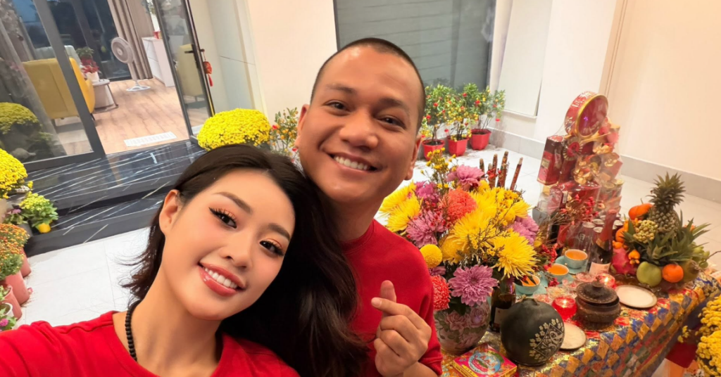Nữ sinh nổi bật năm 18 tuổi nay là Hoa hậu nổi tiếng, tuổi 31 có nhà 7 phòng, chồng hơn 17 tuổi缩略图 Nữ sinh nổi bật năm 18 tuổi nay là Hoa hậu nổi tiếng, tuổi 31 có nhà 7 phòng, chồng hơn 17 tuổi缩略图