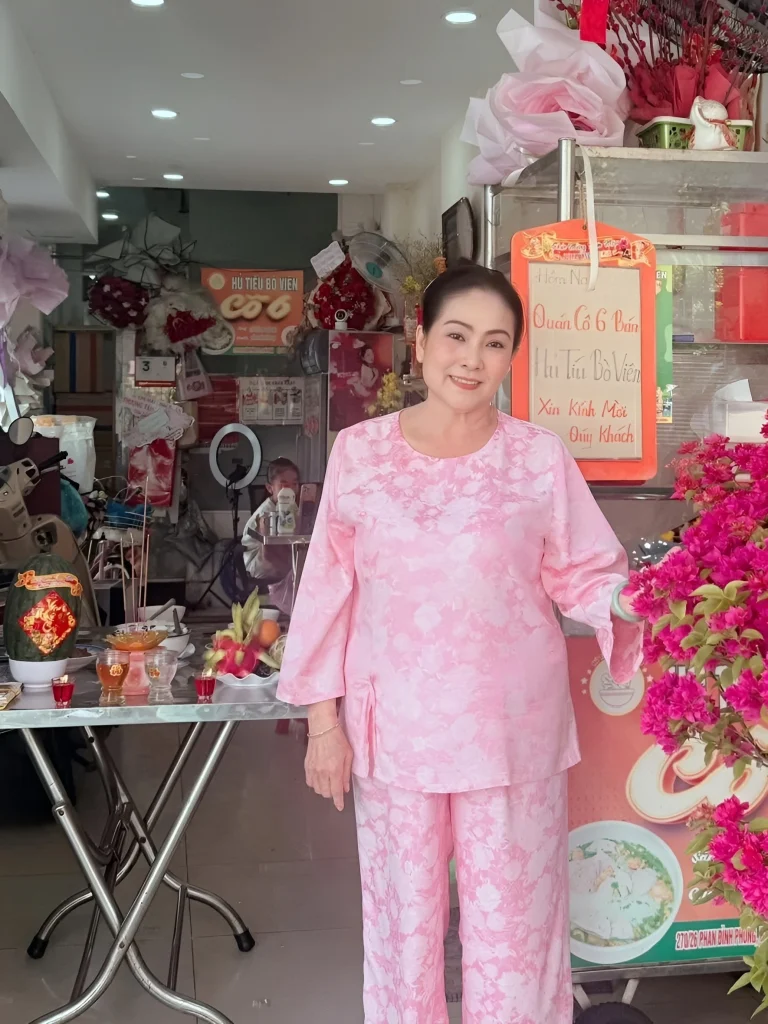 Ở tuổi 63, em gái cố NSƯT Vũ Linh mở quán bún bò mưu sinh cùng con gái缩略图