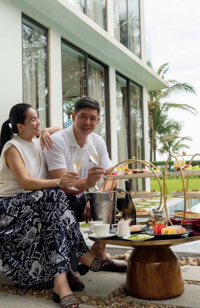 Quá khứ bán sữa đậu nành, làm lơ xe của nam siêu mẫu đình đám: Nay viên mãn bên vợ hơn tuổi缩略图 Quá khứ bán sữa đậu nành, làm lơ xe của nam siêu mẫu đình đám: Nay viên mãn bên vợ hơn tuổi缩略图