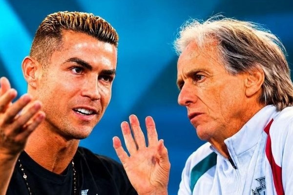 Ronaldo đăng tâm thư 10 trang nói hết về mâu thuẫn với HLV Bồ Đào Nha, xác nhận chưa từ giã đội tuyển缩略图 Ronaldo đăng tâm thư 10 trang nói hết về mâu thuẫn với HLV Bồ Đào Nha, xác nhận chưa từ giã đội tuyển缩略图