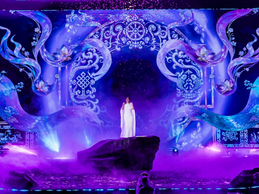 Bùi Lan Hương mở màn dự án Symphony in Moonlight缩略图 Bùi Lan Hương mở màn dự án Symphony in Moonlight缩略图