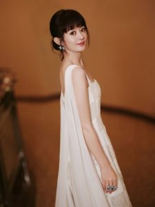 Triệu Lệ Dĩnh gây chú ý với diện mạo mới, khán giả mong chờ dự án phim tiếp theo缩略图