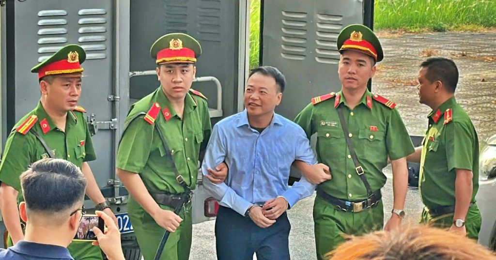 Từ màn đối đáp của Shark Bình: Không phải cứ ra tòa là có tội缩略图 Từ màn đối đáp của Shark Bình: Không phải cứ ra tòa là có tội缩略图