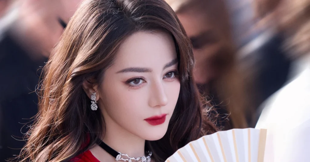 Vẻ đẹp của Địch Lệ Nhiệt Ba hút 20 triệu USD缩略图 Vẻ đẹp của Địch Lệ Nhiệt Ba hút 20 triệu USD缩略图