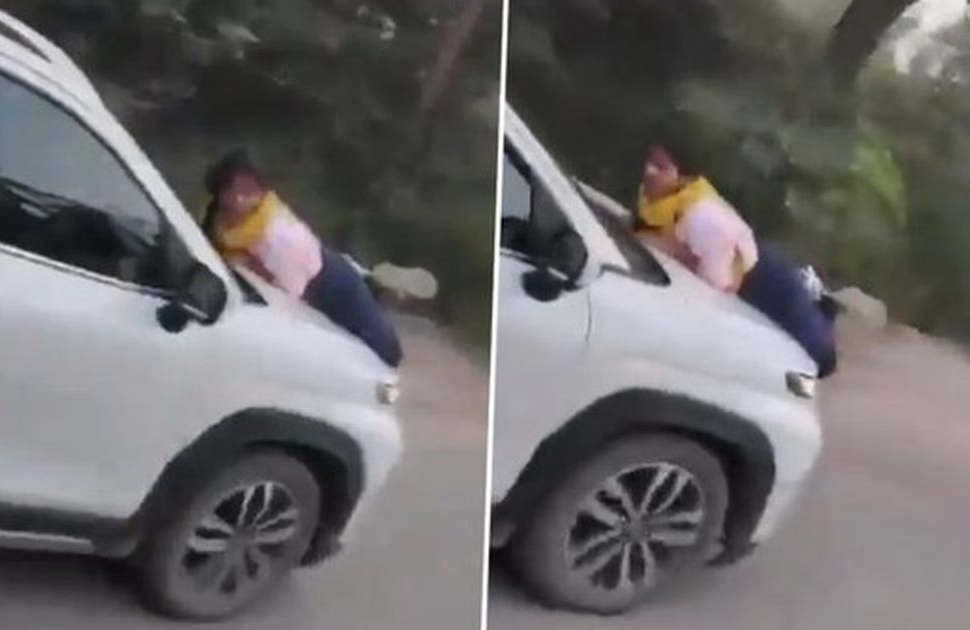 Vợ bám nắp capo suốt 5 km sau khi phát hiện chồng đi cùng người phụ nữ khác缩略图 Vợ bám nắp capo suốt 5 km sau khi phát hiện chồng đi cùng người phụ nữ khác缩略图