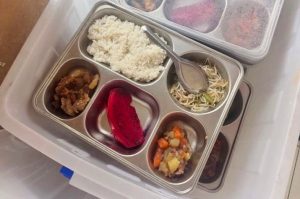 Vụ suất ăn &amp;apos;giống tóp mỡ&amp;apos;: Nhà trường tổ chức bữa ăn bán trú trở lại缩略图