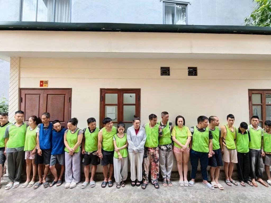 Vụ TikToker 'Sơn Thụy Khuê': Đã bắt và tạm giữ hình sự 22 người liên quan缩略图 Vụ TikToker 'Sơn Thụy Khuê': Đã bắt và tạm giữ hình sự 22 người liên quan缩略图